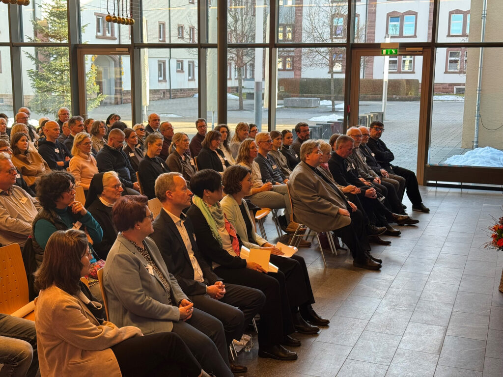 Gäste bei der Eröffnungsfeier der Ausstellung