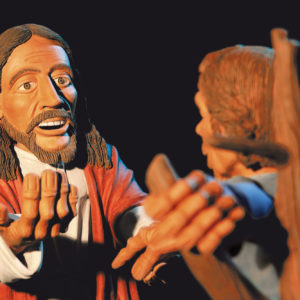 Tonfiguren zeigen Jesus, im Gespräch.