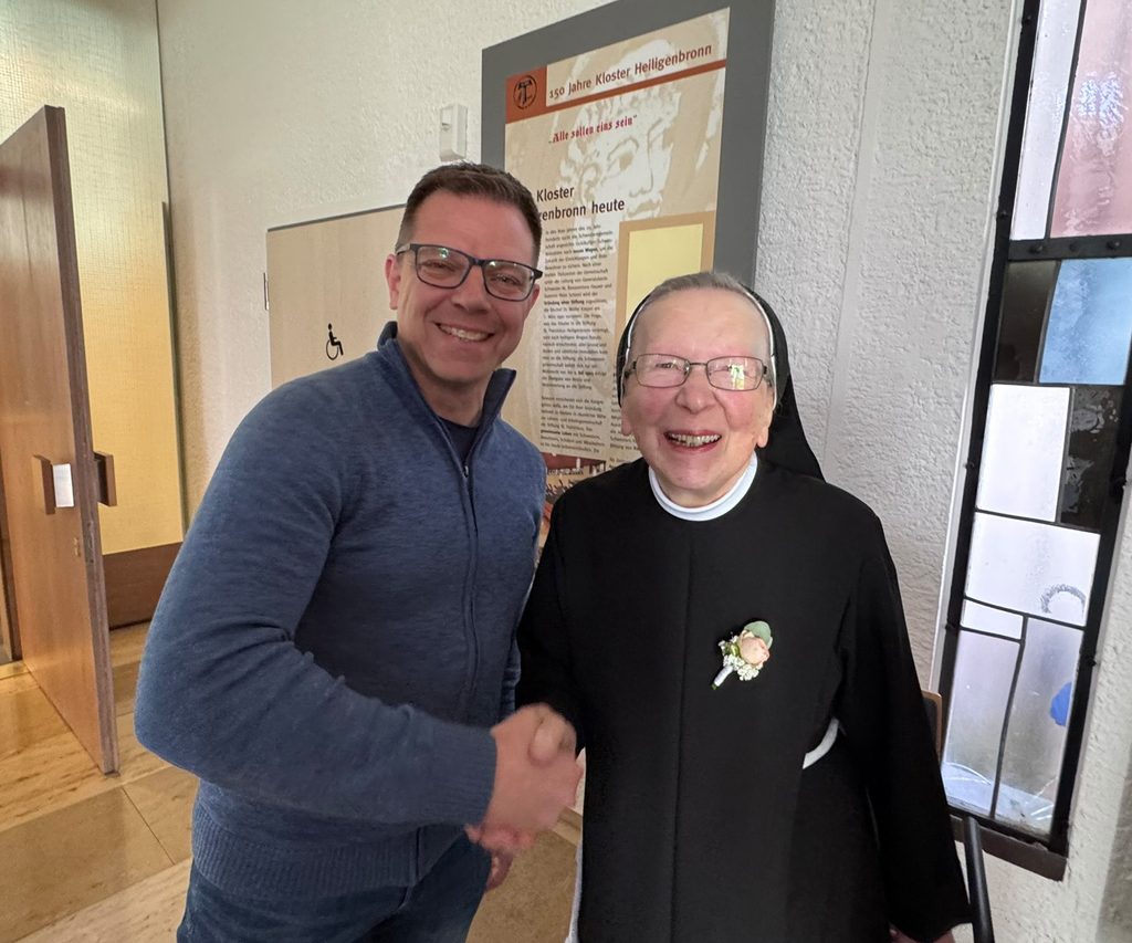 Sr. Franziska mit Gratulant