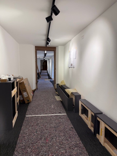 Aufbau der Exponatwände