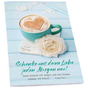 Ein Bild zeigt Kaffee, Rosen und ein Buch mit einer Liebesbotschaft aus Psalm 90,14.