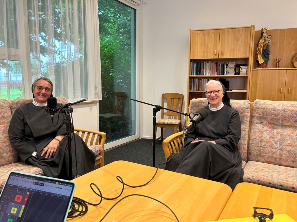 Sr. Anna-Franziska und Sr. Magdalena bei den Aufnahmen
