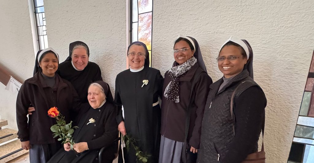 Sr. Notburga und Sr. Angela mit befreundeten Schwestern