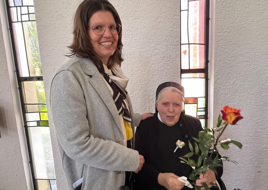 Sr. Notburga mit Frau Weidemann