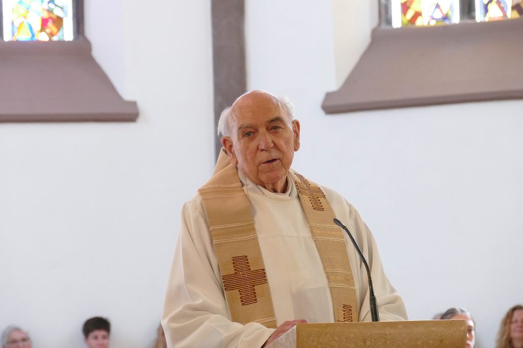 Pfr. Schitterer bei der Ansprache