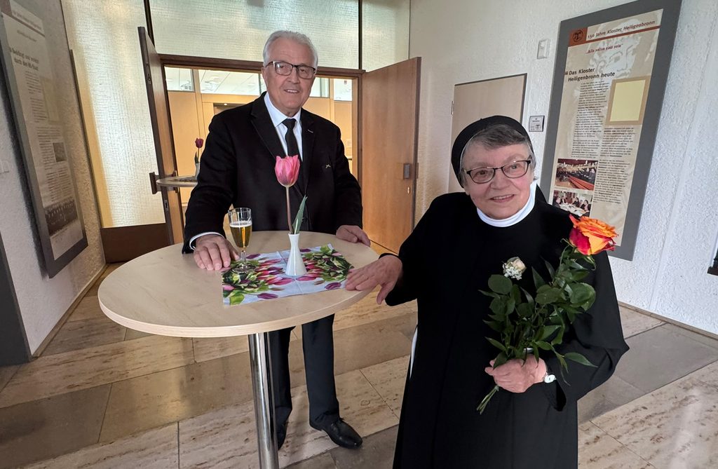 Sr. Reinhildis mit Pfr. Zepf