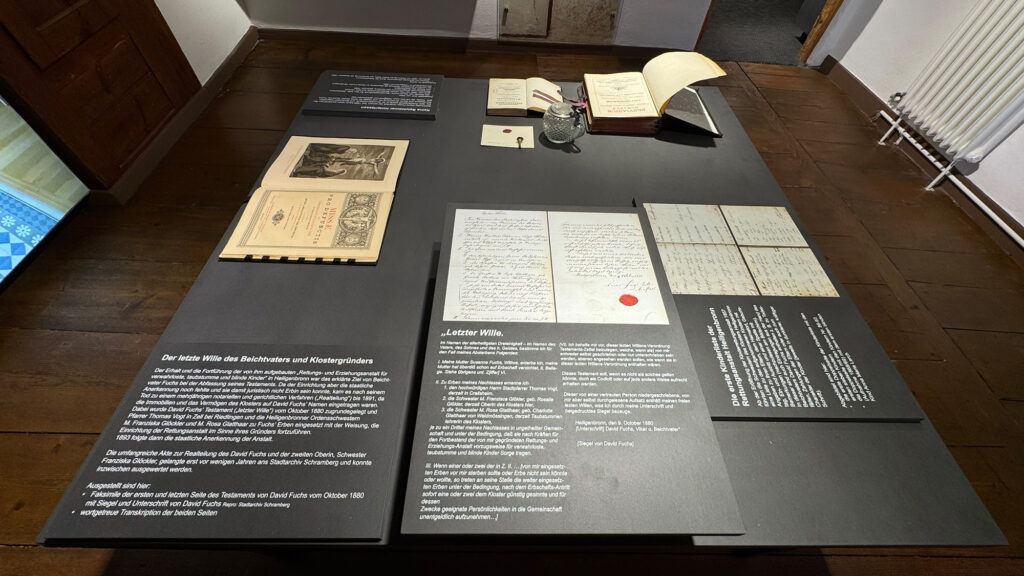 Tisch im David-Fuchs-Raum